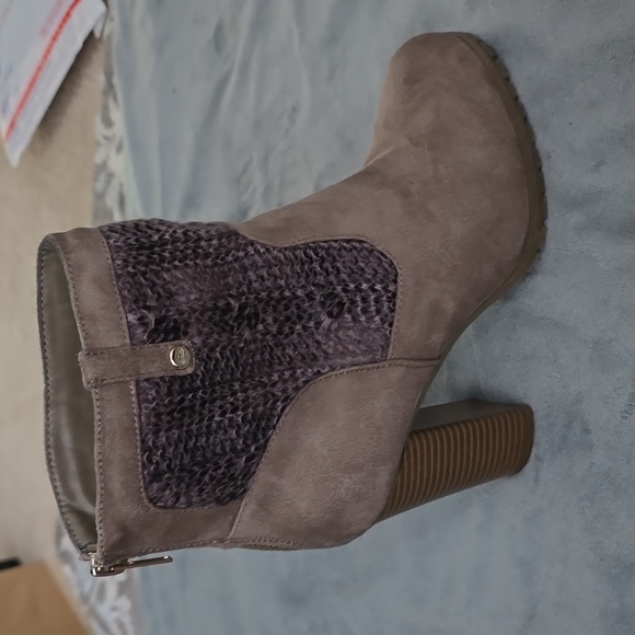 JUICY COUTURE 4 in BOOTS - Picture 6 of 6